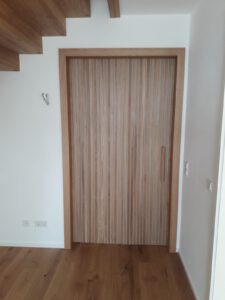 Schiebetürelement schreinergefertigt mit Lamellen in Eiche