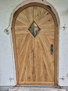 Schreinergefertigte Haustüre mit Rundbogen