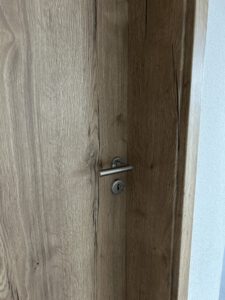 Zimmertürelement mit Drückergarnitur in Edelstahl