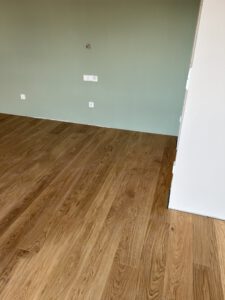 Landhausdiele Eiche lebhaft gebürstet und lackiert