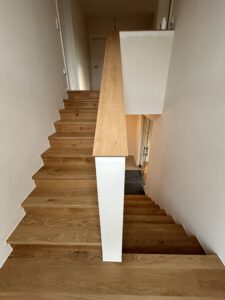 Parkettstufenbelag auf Unterkonstruktion