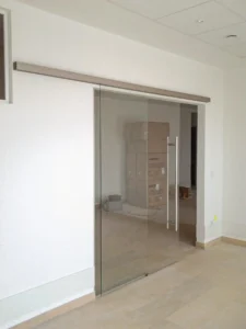 Ganzglas Schiebetürelement mit festem Seitenteil