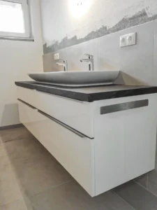 Waschtischunterschrank mit Platte in Steinoptik