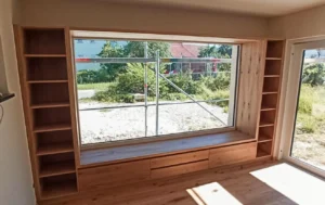 Sitzfensterbank in Eiche furniert mit Stauraum