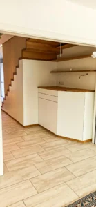 Faltwerktreppe zum Teil freitragend mit Treppenschrank