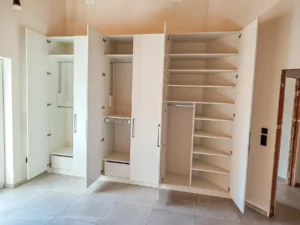 Inneneinteilung Einbauschrank mit schräger Korpusseite