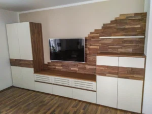 Wohnzimmereinrichtung mit Akzentwand