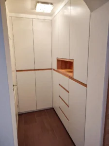 Einbaugarderobe grifflos