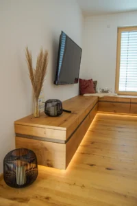 Sideboard mit Auszügen und Griffmulde