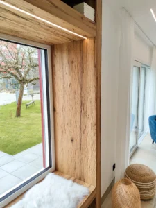 Sitzfensterbank in Altholzoptik mit LED Beleuchtung