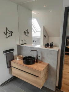 Waschtischunterschrank mit Seiten in Hirnholzoptik