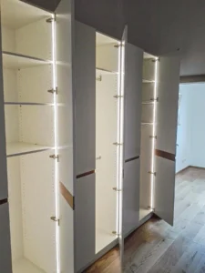 Inneneinteilung Einbauschrank mit Innenbeleuchtung