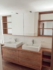 Spiegelschrank mit Schiebetüren und Unterschrank in Eiche beschichtet