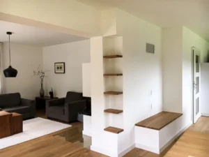 Bündig eingelassene Glasplatte im Parkett