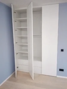 Inneneinteilung Einbauschrank mit Kleiderlift