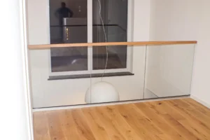 Glasbrüstung