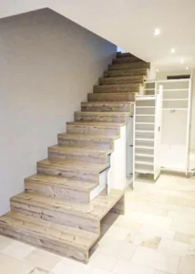 Inneneinteilung Treppenschrank Weißlack