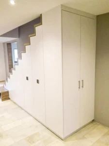 Treppenschrank tragend Weißlack mit Stufen in Faltwerk
