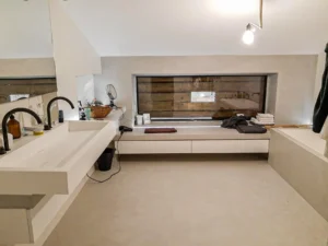 Badmöbel mit Sitzbank mit Stauraum