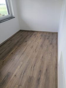 Laminat Eiche dunkel schwimmend verlegt