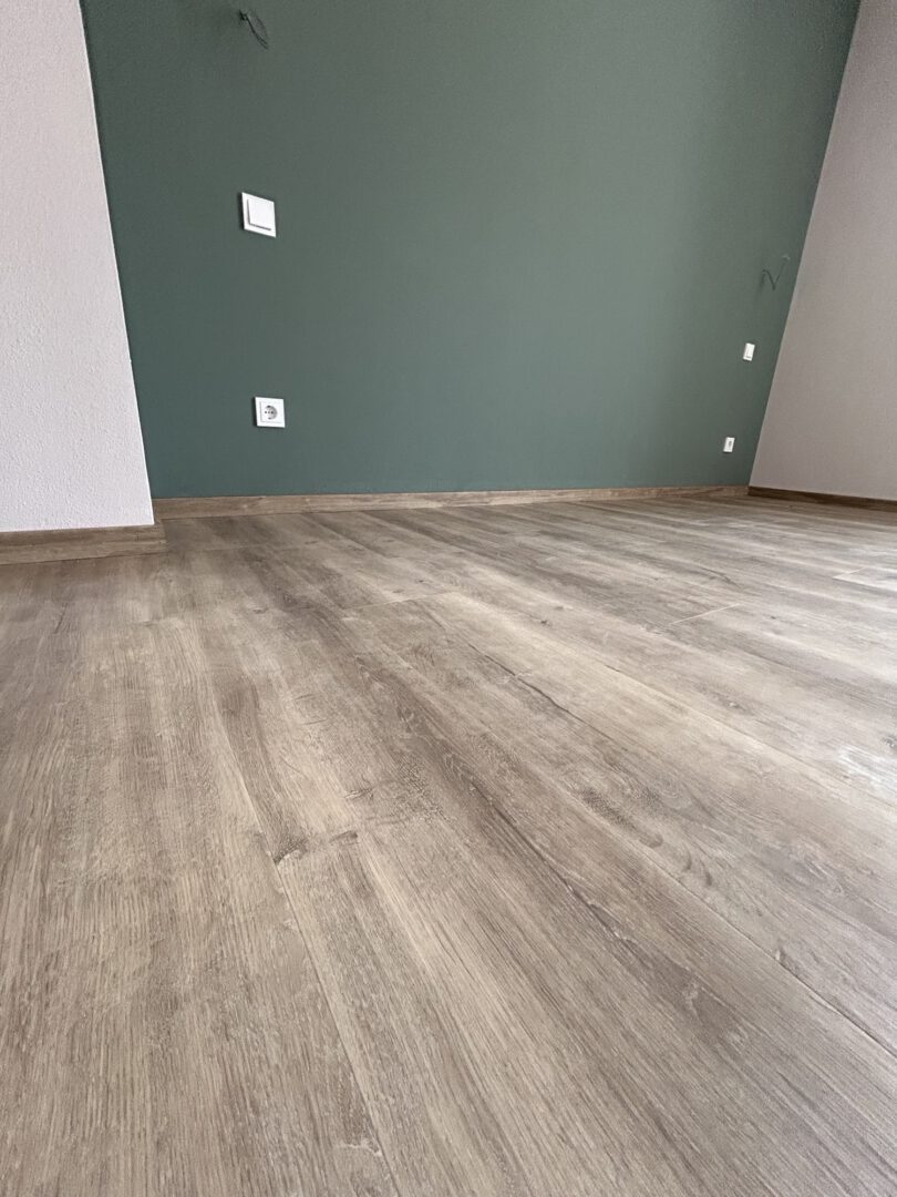 Vinyl-Designboden in Eiche grau gebürstet