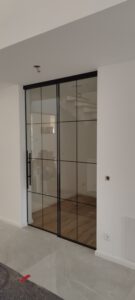 Schiebetür mit feststehendem Seitenteil 